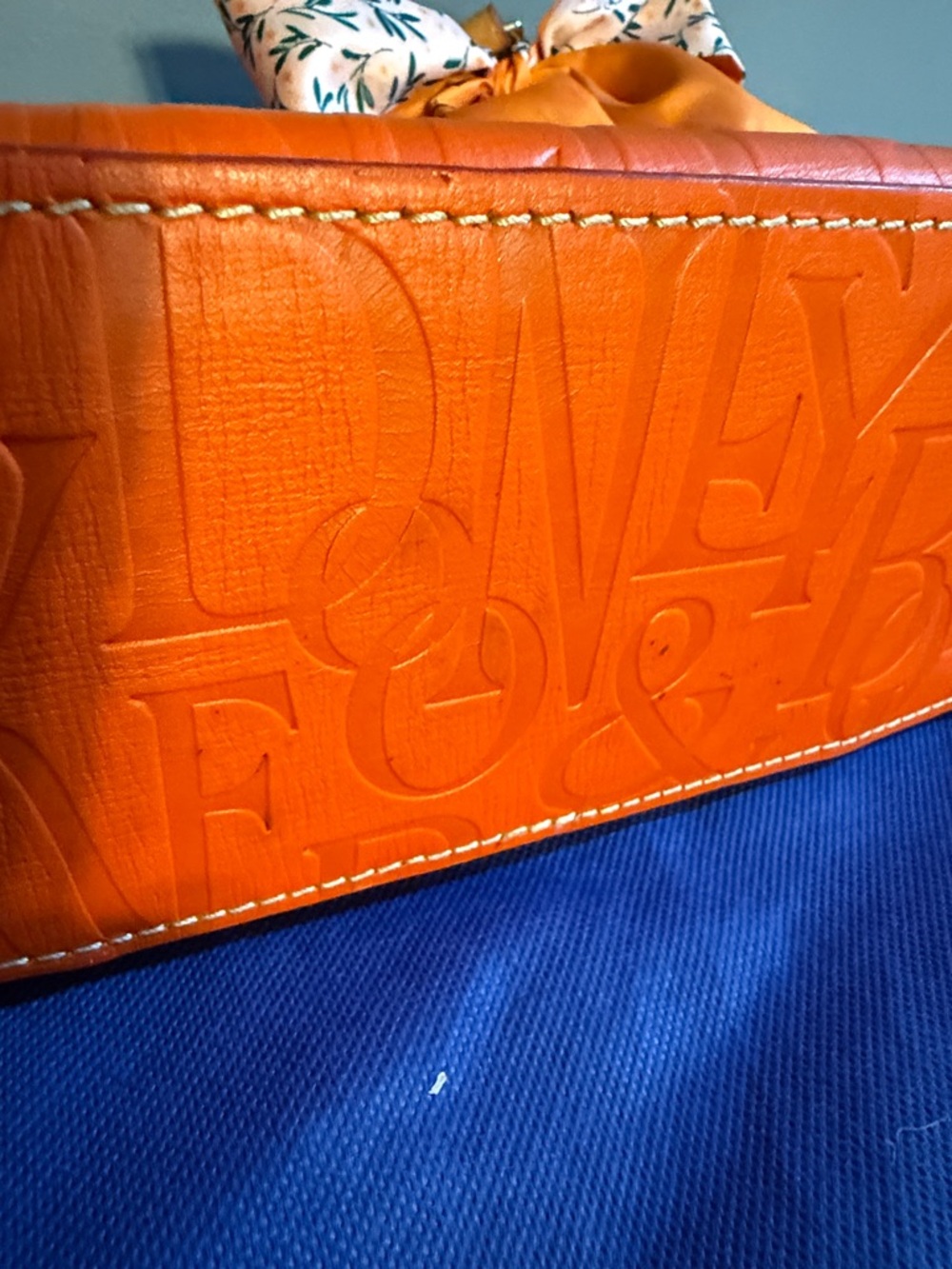 vintage Dooney & Bourke Retro Embossed Graffica GUC - Picture 15 of 15